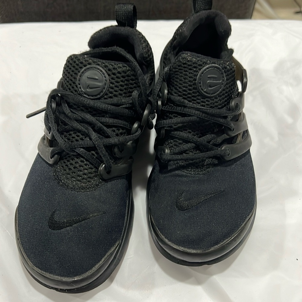 Nike running sneakers size 1Y Great condition